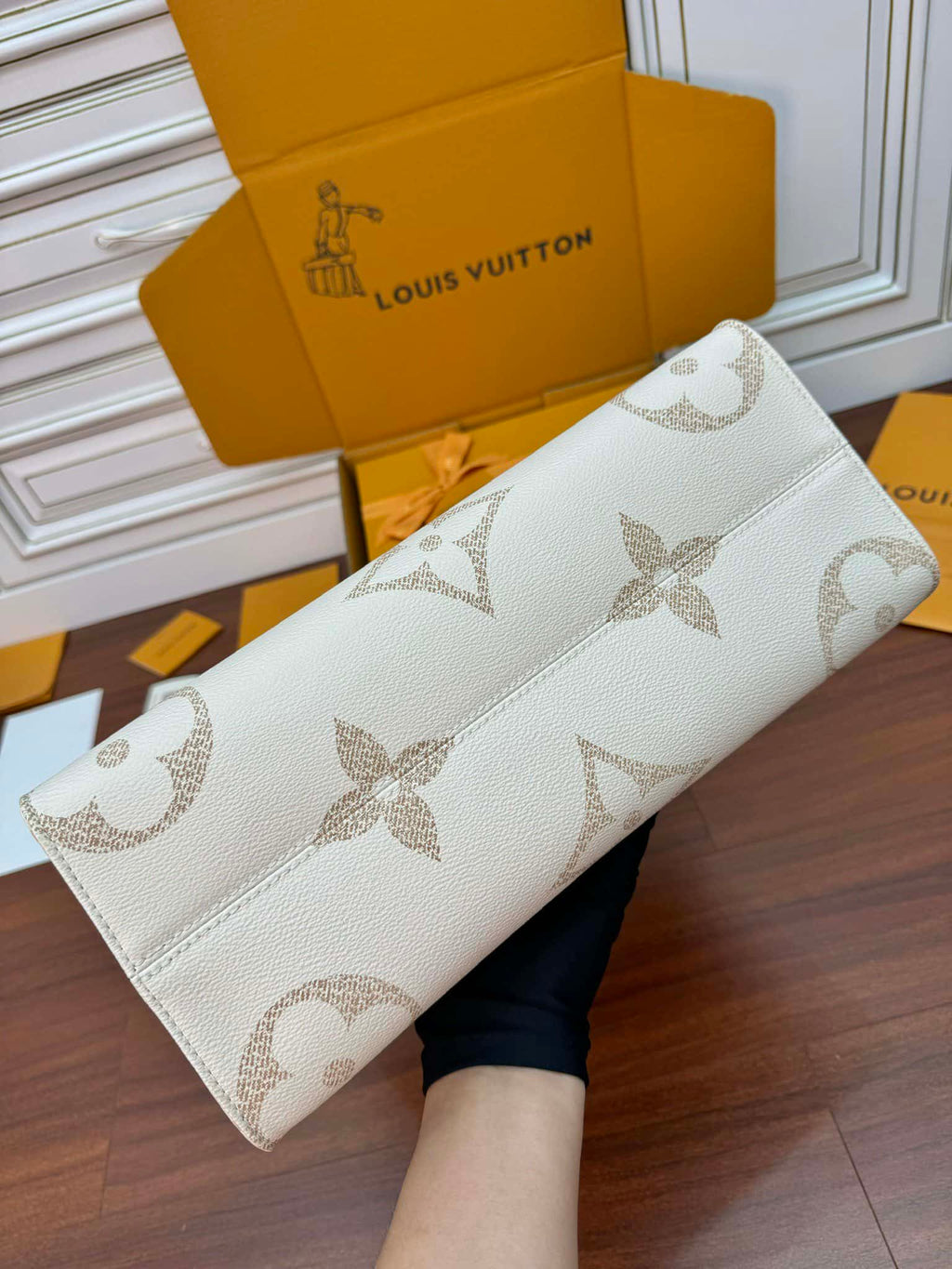 Louis Vuitton Onthego MM Tote Bag Monogram Dune Cruise 35 x 27 x 14 cm