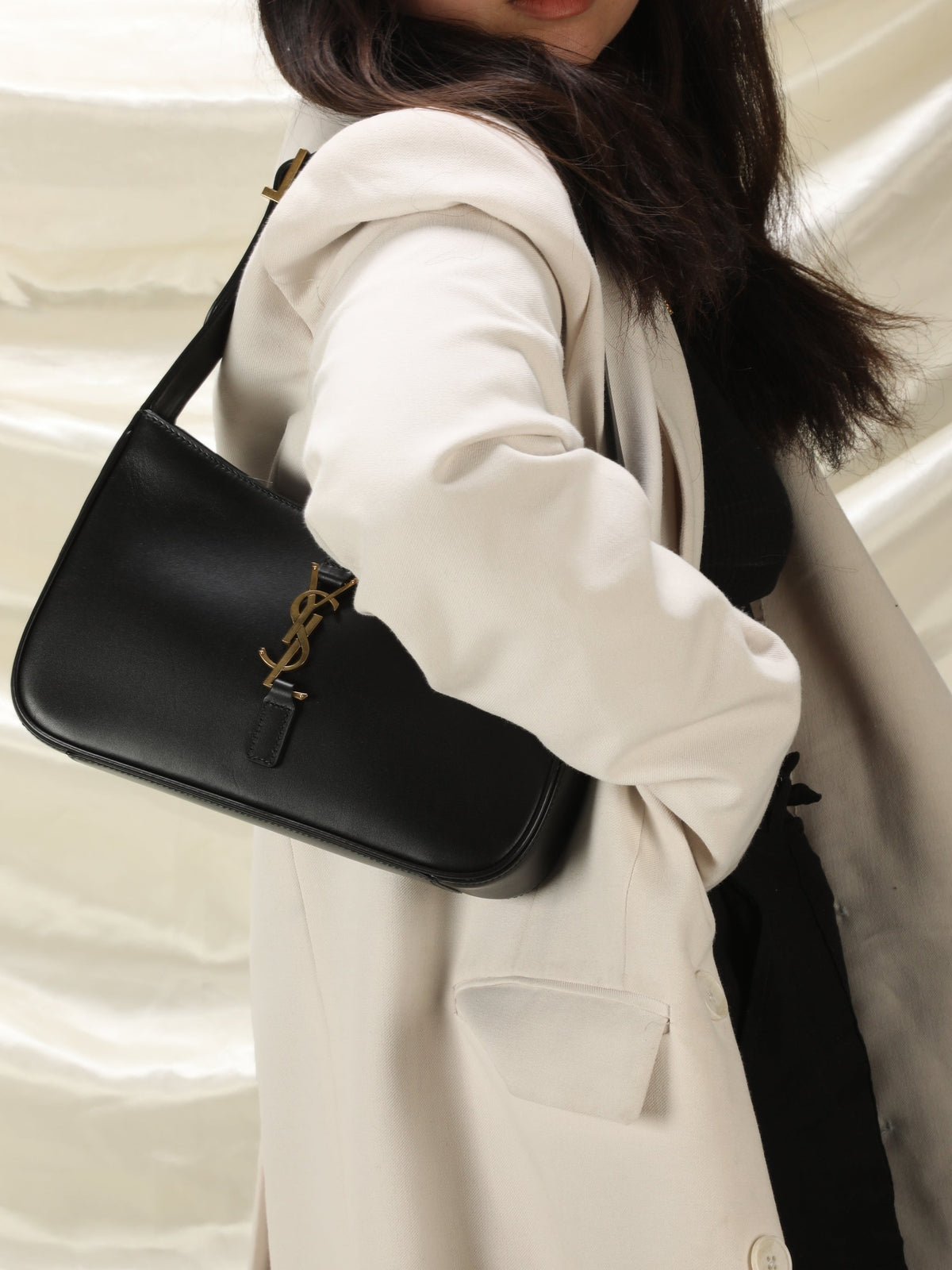 Saint Laurent Le 5 ¨¤ 7 Hobo Bag In Patent Leather - Black - Women